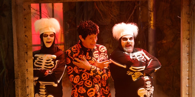 David S. Pumpkins returned to "SNL" with Tom Hanks reprising his role alongside Mikey Day and Bobby Moynihan.