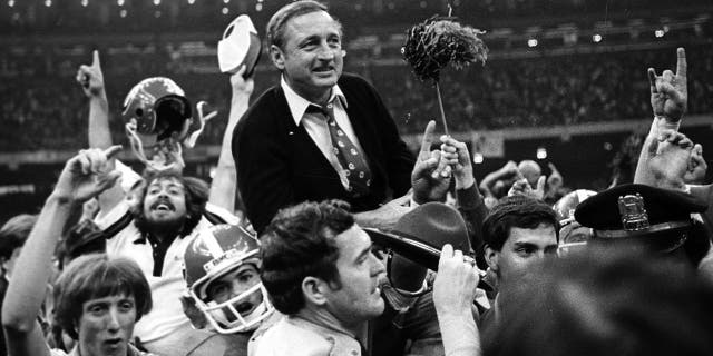 Legendary Georgia football coach Vince Dooley dead at age 90 3 Georgia football coach Vince Dooley is carried off the field after Georgia defeated Notre Dame 17-10 in the Sugar Bowl Jan. 1, 1981, in New Orleans.