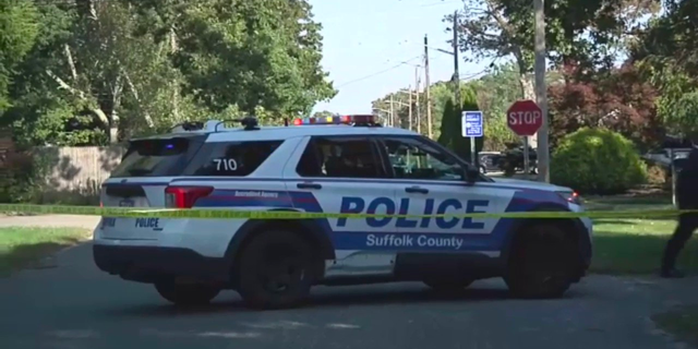 La policía del condado de Suffolk le dijo a Fox News que el tiroteo frente a la casa del representante Lee Zeldin, RN.Y., ocurrió alrededor de las 2:20 p. m. del domingo en Shirley en Long Island.