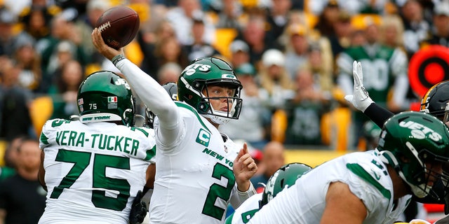 Zach Wilson of the New York Jets throws a pass in the second quarter against the Pittsburgh Steelers at Acrisure Stadium in Pittsburgh, Pennsylvania, on Oct. 2, 2022.