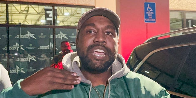 Kanye West alias Ye is te zien op 28 oktober 2022 in Los Angeles.