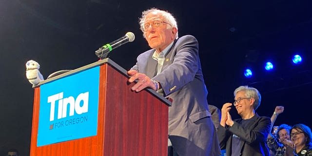 Independent Vermont Sen. Bernie Sanders campaigns for Democratic Oregon gubernatorial nominee Tina Kotek.