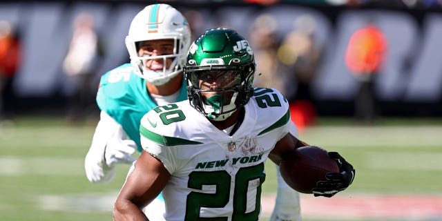 Breece Hall #20 of the New York Jets runs against the Miami Dolphins during the second quarter at MetLife Stadium on October 09, 2022 in East Rutherford, New Jersey.