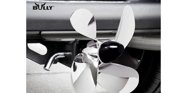 Truck accessories company Bully makes a novelty propellor that fits in a pickup's tow hitch receiver, but isn't powered.