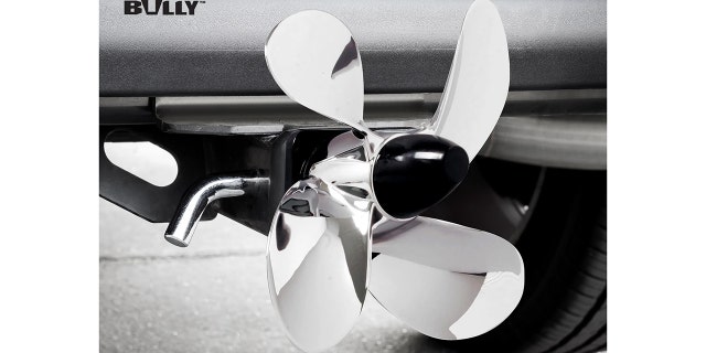 Truck accessories company Bully makes a novelty propellor that fits in a pickup's tow hitch receiver, but isn't powered.