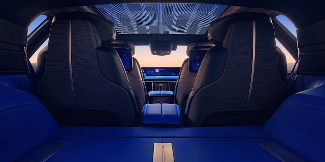 The glass roof can be dimmed individually over each seat.