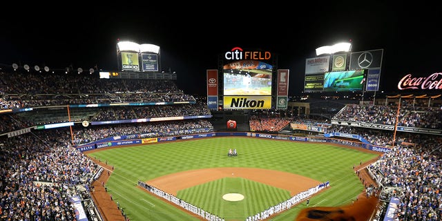New York Mets ve San Francisco Giants arasında 5 Ekim 2016'da New York'ta Citi Field'da oynanan National League Wild Card maçı için oyun öncesi törenleri sırasında genel bir görünüm.