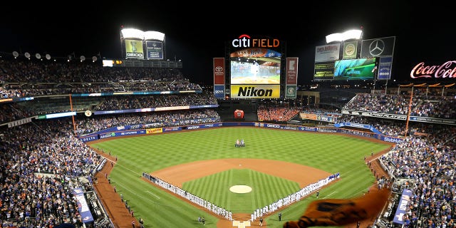 New York Mets ve San Francisco Giants arasında 5 Ekim 2016'da New York'ta Citi Field'da oynanan National League Wild Card maçı için oyun öncesi törenleri sırasında genel bir görünüm.
