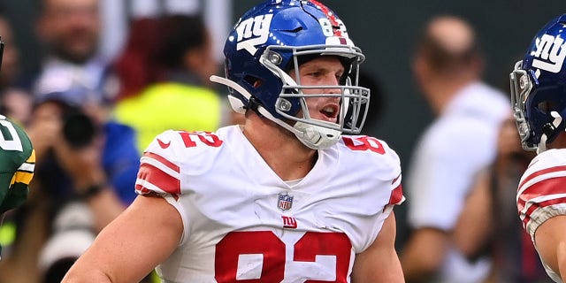 Daniel Bellinger #82 of the New York Giants celebrates a 2 yard touchdown in the second quarter during the NFL match between New York Giants and Green Bay Packers at Tottenham Hotspur Stadium on October 09, 2022, in London, England.