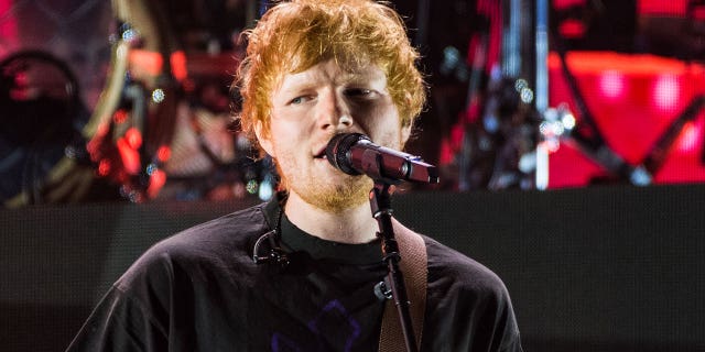 Ed Sheeran meluncurkannya "pikiran terdalam dan tergelap" di album barunya "Mengurangi," yang merupakan album studio keenamnya dan bagian dari album matematikanya.