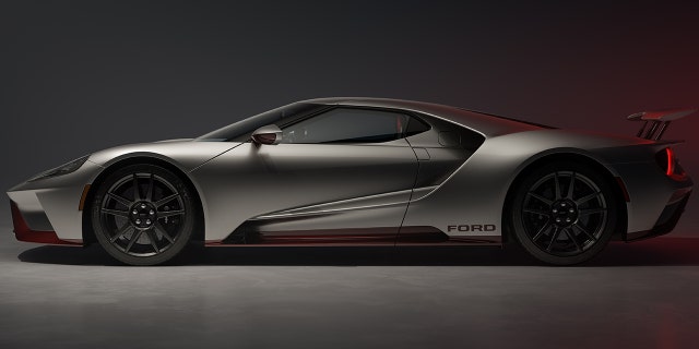 The carbon fiber body is painted Liquid Silver and offered with red or blue accents.