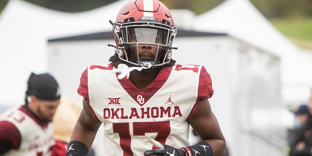 Oklahoma Sooners defensive back Damond Harmon jogs onto the field prior to a game against the Kansas Jayhawks Oct. 23, 2021, at Memorial Stadium in Lawrence, Kan. 
