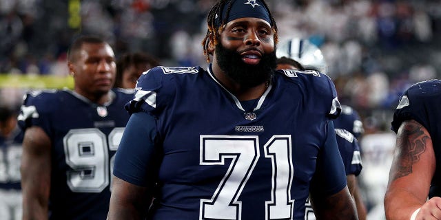 Jason Peters (71) of the Dallas Cowboys walks off the field after defeating the New York Giants at MetLife Stadium Sept. 26, 2022, in East Rutherford, N.J.