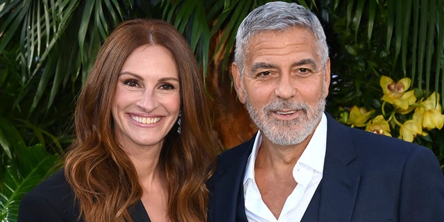 George Clooney a promu le nouveau film "billet pour le paradis," dans lequel il joue aux côtés de Julia Roberts.