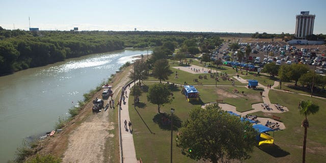 Downtown Laredo, Texas, with the Mexican city of Nuevo Laredo, Tamaulipas, on the left bank of the Rio Grande.