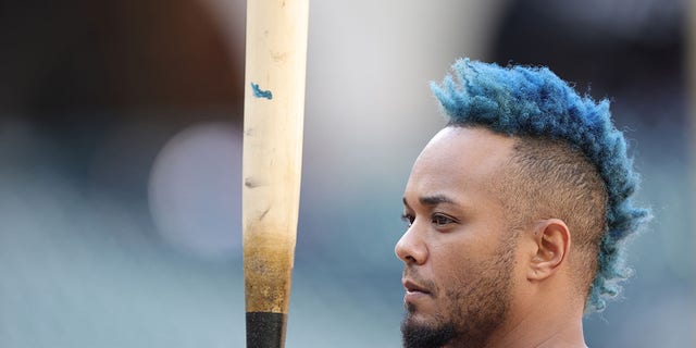 Astros catcher caught using illegal bat in World Series opener