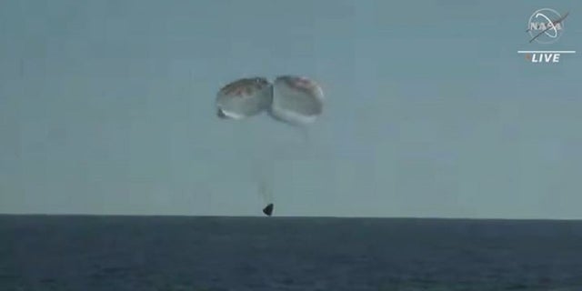 La cápsula Dragon Freedom aterrizó frente a la costa de Florida el viernes después de más de cinco meses en el espacio.