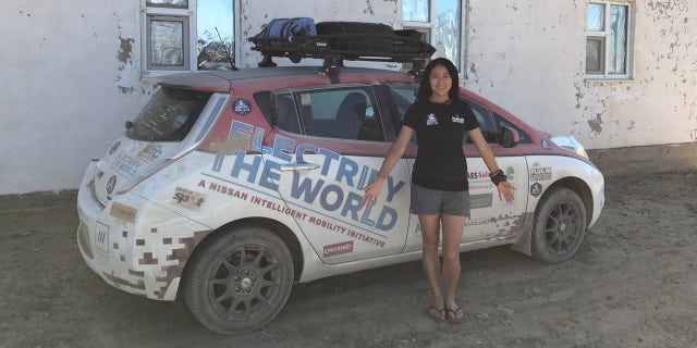 Chris en Julie waren de eersten die de Mogol Rally in een elektrisch voertuig voltooiden.