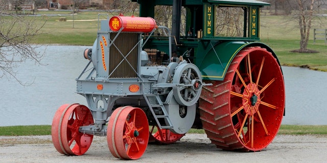 Schaaf restored this 1924 Minneapolis 35-70 with new sheet metal and wood.