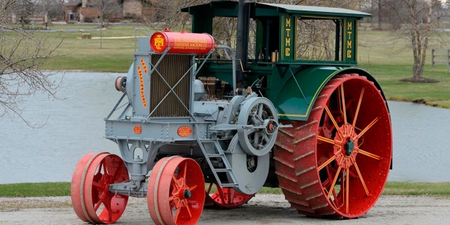 Schaaf restored this 1924 Minneapolis 35-70 with new sheet metal and wood.