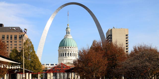 Old Court House and Gateway Arch in St. Louis.