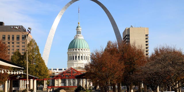 Old Court House and Gateway Arch in St. Louis.