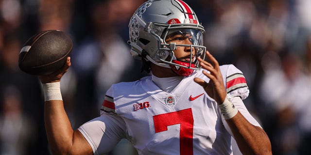 CJ Stroud throwing