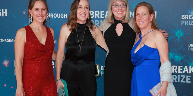 MOUNTAIN VIEW, CALIFORNIA - NOVEMBER 03: (L-R) Anne Wojcicki, Janet Wojcicki, Esther Wojcicki and Susan Wojcicki attend the 2020 Breakthrough Prize Red Carpet at NASA Ames Research Center on November 03, 2019 in Mountain View, California. (Photo by Tim Mosenfelder/Getty Images for Breakthrough Prize)