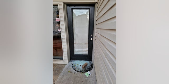 Officers responded to an alarm and found a shattered front door at Shoreline Apartments in Tulsa, Oklahoma. 