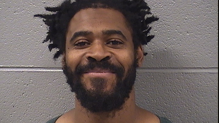 Chicago sex offender molests multiple women while on bail Chicago sex offender molests multiple women while on bail