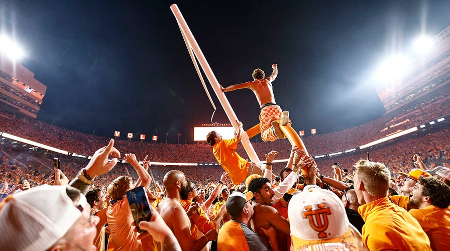 Tennessee Fans Celebrate Win Over Alabama By Taking Down Goal Post ...