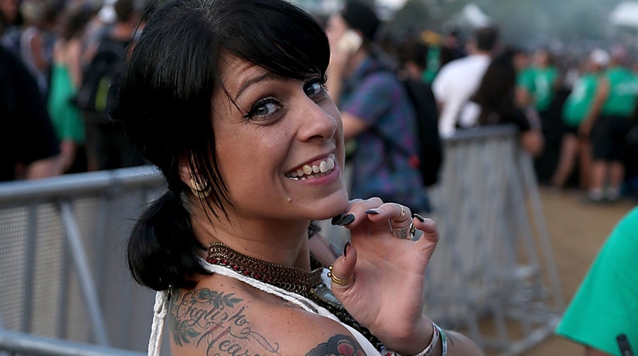 American Pickers Star Danielle Colby Shares Photo From Hospital