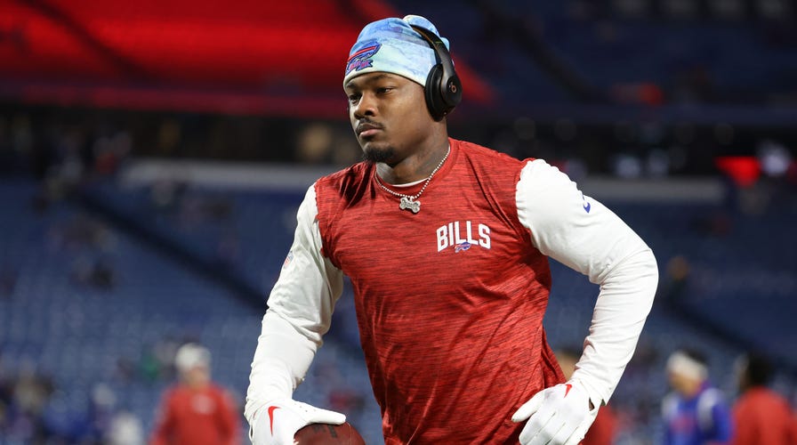 Bills' Stefon Diggs talks trash to Packers' Jaire Alexander running out of  tunnel before game
