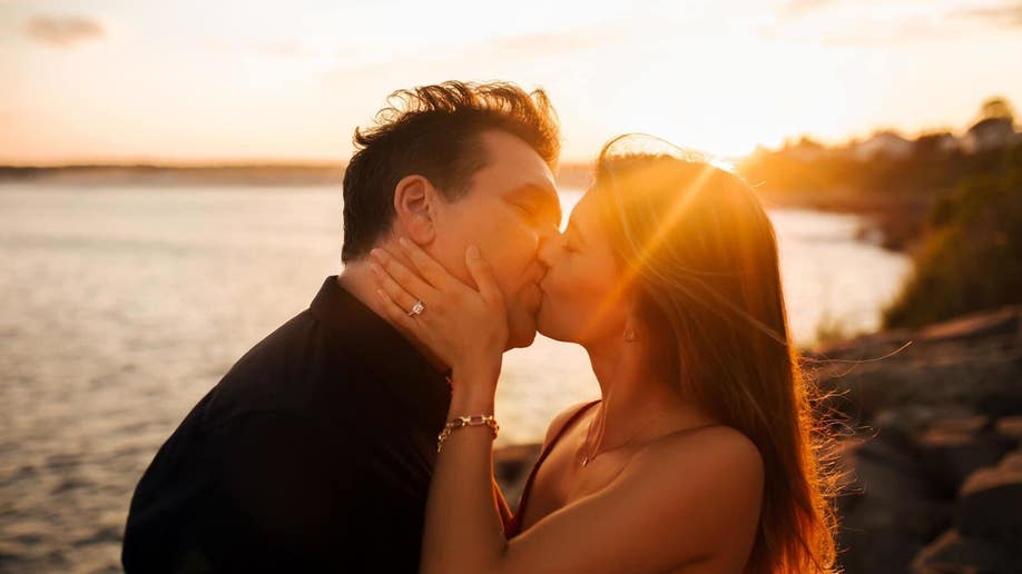 Dane Cook kisses fiancée Kelsi Taylor 