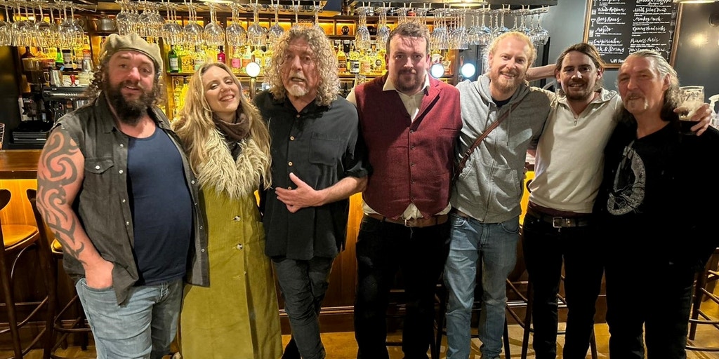 Led Zeppelin's Robert Plant surprises fans with performance at Scottish bar  | Fox News