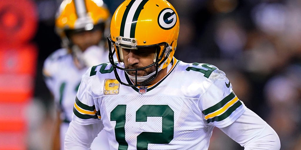 A.J. Hawk: Aaron Rodgers 'is going to get a billion dollars'