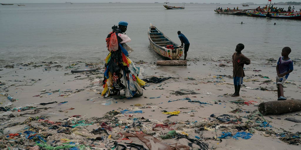 'Plastic Man' has a mission: Cleaning up Senegal - Vimarsana News