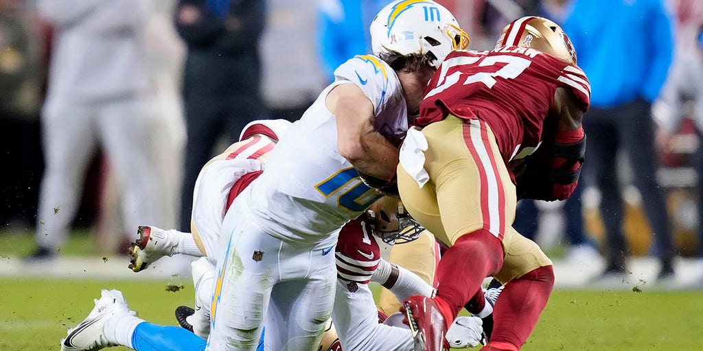 49ers blank Chargers in second half, Christian McCaffrey barrels