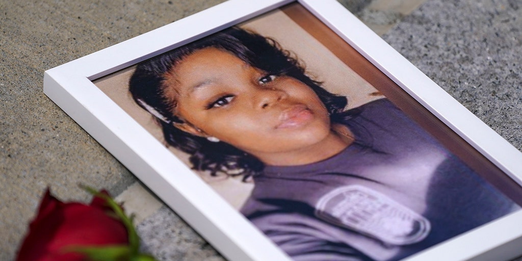 Louisville judge who approved Breonna Taylor search warrant loses re-election bid, blames 'false narratives' - Vimarsana News