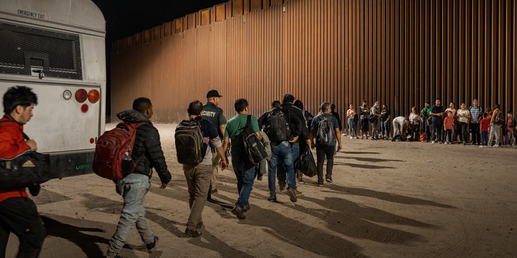 PRIVATE BORDER SECURITY: Yuma families forced to hire armed guards amid migrant surge, local official says - Vimarsana News
