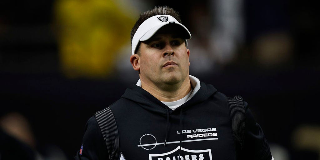 Mark Davis sticks by Josh McDaniels even as Raiders struggle