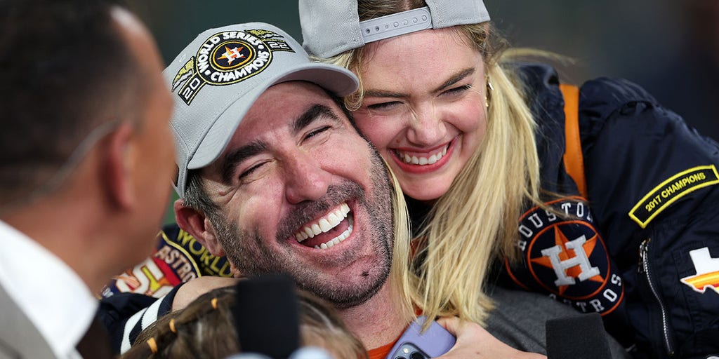 Kate Upton kisses Justin Verlander after Astros win World Series