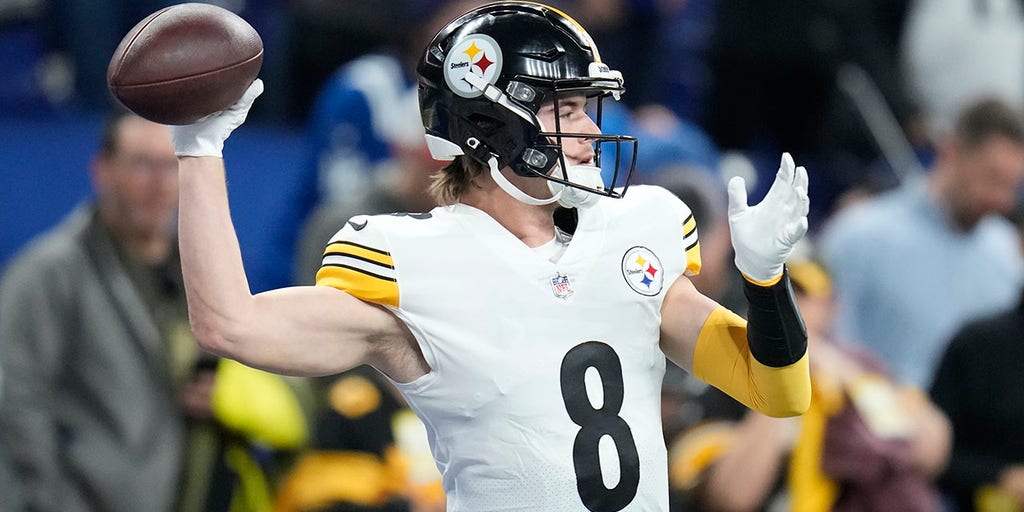 Pittsburgh Steelers quarterback Kenny Pickett (8) throws a pass