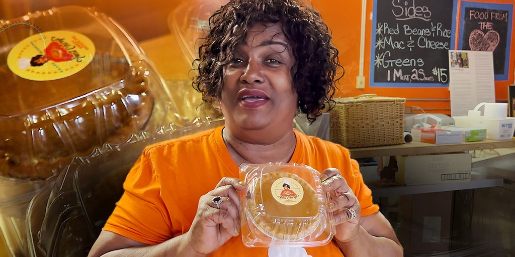 Originals-Sweet-potato-pie-and-serving-t