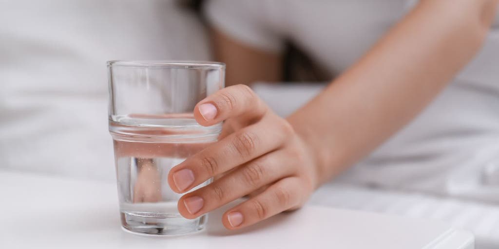 Should You Be Drinking A Glass of Water When You Wake Up? Here's What  Health Experts Say