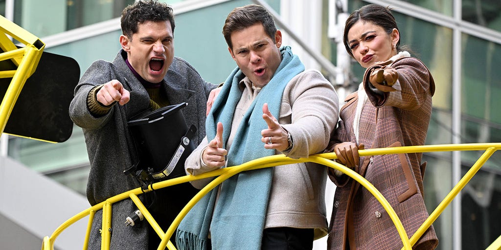 Macy's Thanksgiving Day Parade: Sarah Hyland, Adam DeVine perform amid 'Pitch Perfect' spinoff release - Vimarsana News