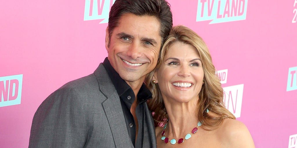John Stamos speaks out about Lori Loughlin after Varsity Blues scandal: 'She went to f---ing jail, man' - Vimarsana News
