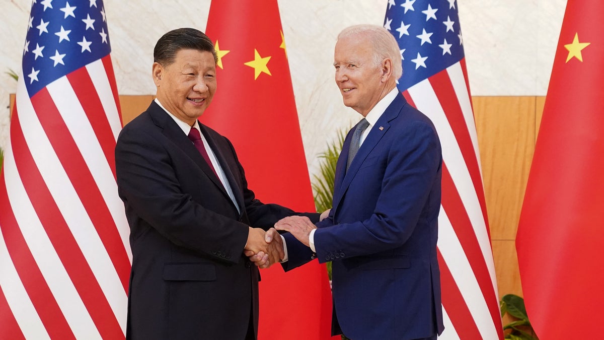 Biden and Xi Jinping shaking hands