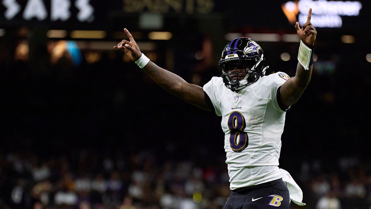 Lamar Jackson celebrating touchdown