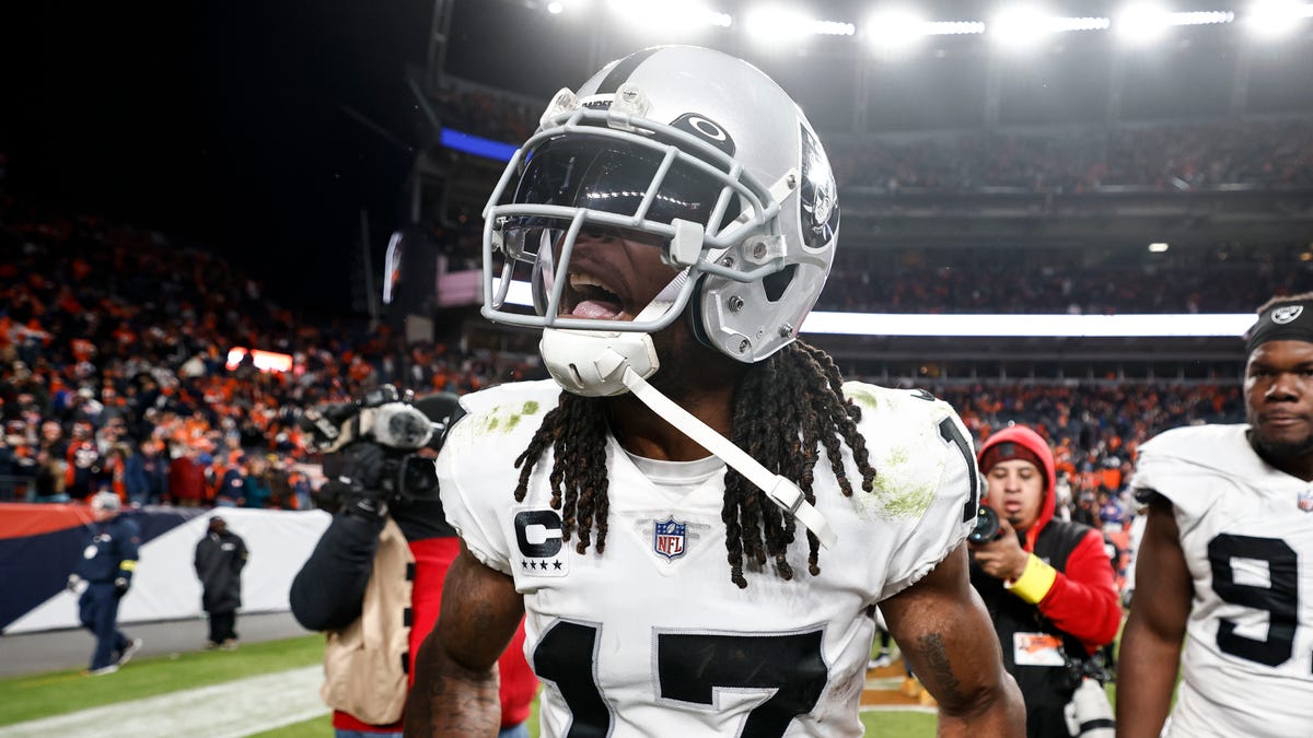 Raiders news: Davante Adams in Denver by the numbers, wide